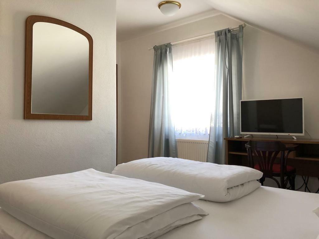 ליבנו Hard Rock Rooms For Two מראה חיצוני תמונה
